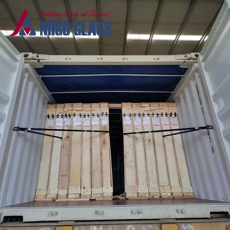 Safety loading of padel glass Safety loading of padel glass